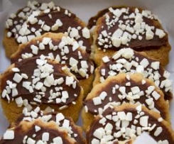 Bolachas com cobertura de chocolate