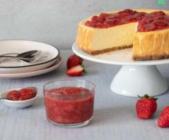 Cheesecake ao estilo de Nova York com calda de morango
