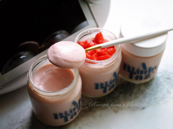 "Petit Suisse" Rápido de Morango (com Leite Condensado)