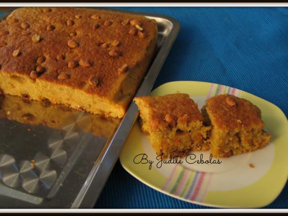 Bolo de courgette, cenoura e amendoins