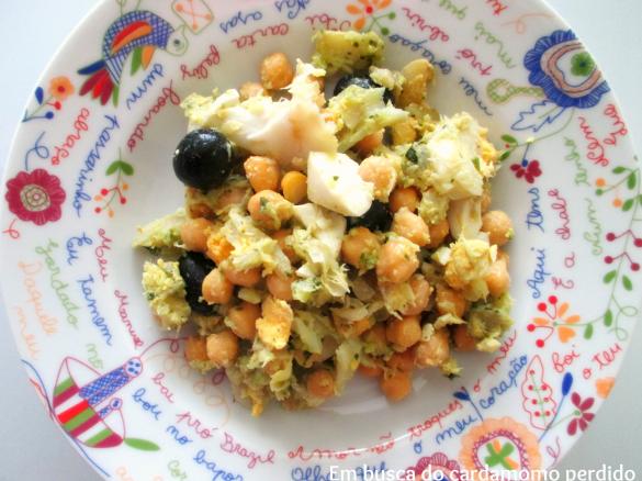 Salada morna de bacalhau e grão