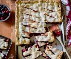 Tarte de Tabuleiro de Frutos Vermelhos e Chocolate