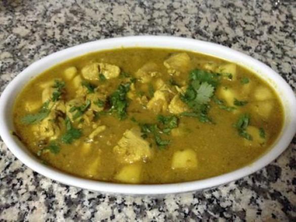 Caril de frango e maçã