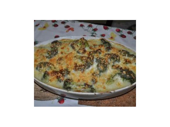 Pescada gratinada com brócolos