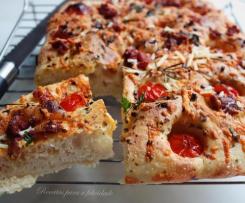 Focaccia Com Tomate Cereja, Chouriço e Queijo da Ilha