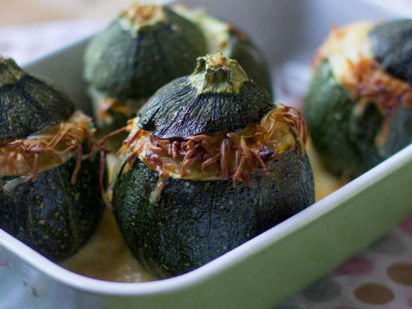 Courgete recheada com alho-francês e bacon