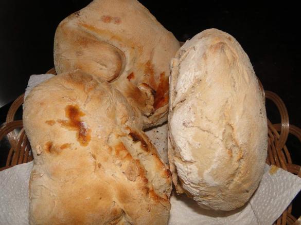 Pão (caseiro) com chouriço
