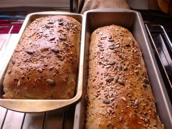 Pão integral com linhaça