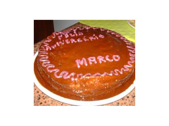 Bolo de Cenoura coberto com chocolate