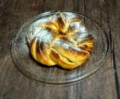 Folar com recheio de açúcar e canela - Massa Mãe