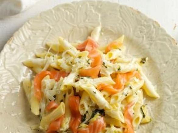 Massa com salmão e alho francês