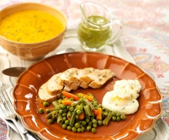 Refeição completa para 4: Creme de legumes e frango com ervilhas, feijão-verde, cenouras e ovos escalfados