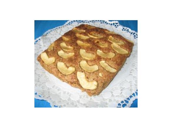 Bolo fofo de aveia, maçã e pão ralado