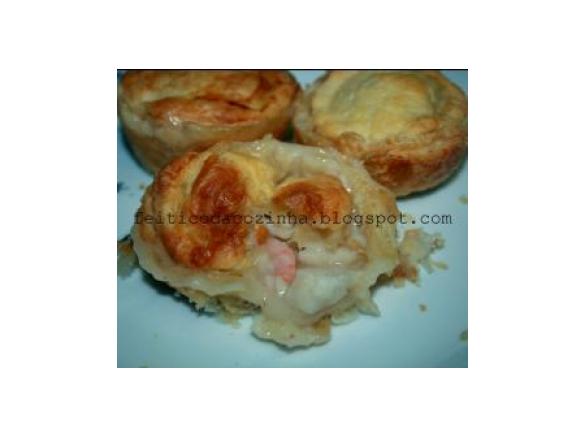 Empadas Folhadas de Peixe e Camarão