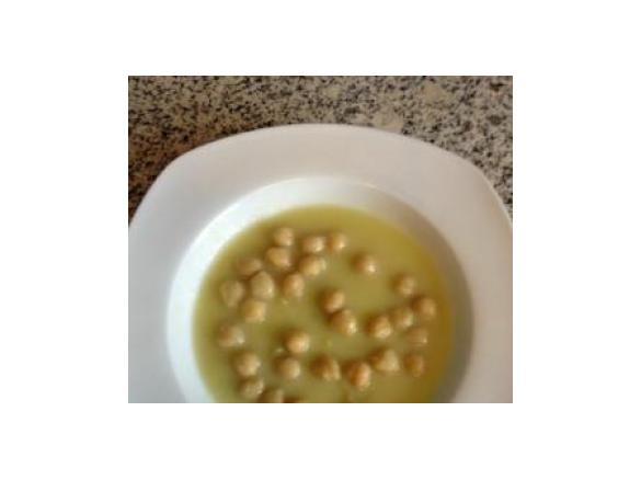 Sopa alho francês com grão bico