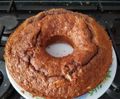 Bolo de Alfarroba com canela e nozes