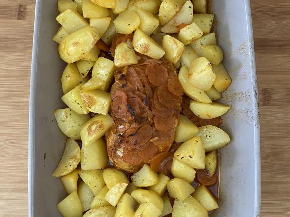 Lombinho de peru com cenoura e batatinha