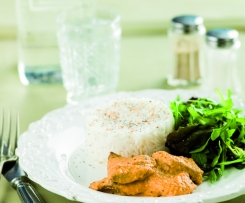 Bifes com molho de amendoim e arroz basmati