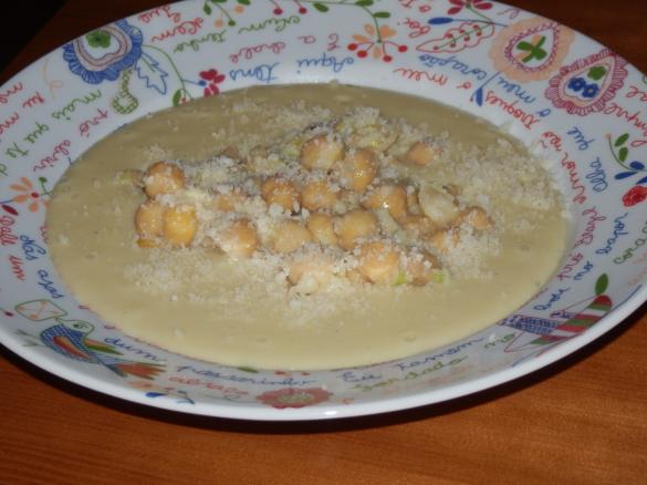 Sopa de Alho-Francês e Grão