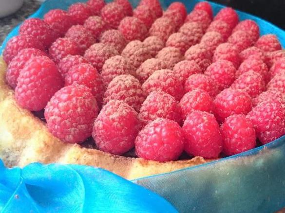 Delícia de chocolate branco e framboesas