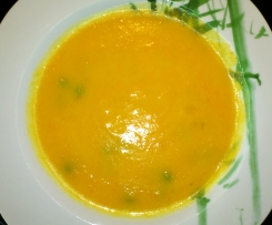 Creme de cenoura com ervilhas