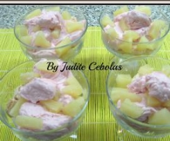 Doce delicioso de ananás