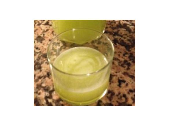 Sumo de abacaxi e mangericão