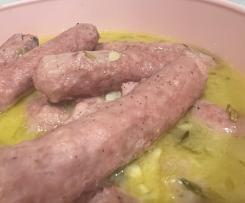 Salchichas com molho de pimenta branca