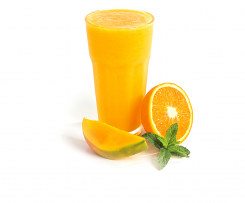 Sumo Revigorante de Laranja, Manga e Cenoura com Espinafres