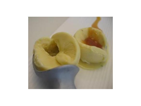 Gelado de azeite com caramelo de laranja