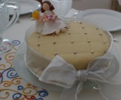 Bolo 1ª comunhão da Laura (bolo tipo pão de ló com recheio de ovos moles e canela)