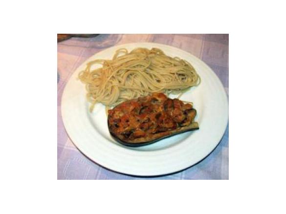 Beringelas recheadas com legumes e atum