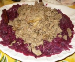 GANSO COM COUVE- ROXA E MAÇÃS