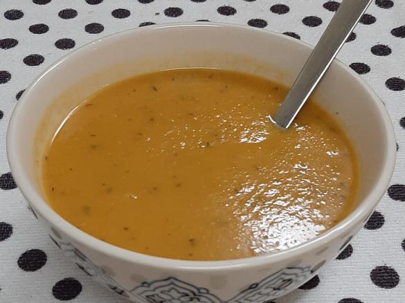 Sopa de abóbora manteiga e cenoura