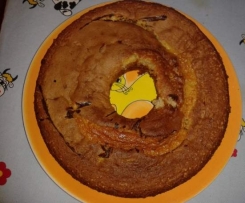 Bolo de iogurte com molho de chocolate a meio