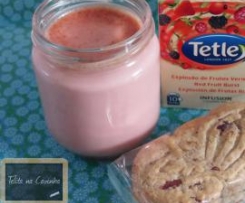 iogurtes de bolachas e chá de frutos vermelhos