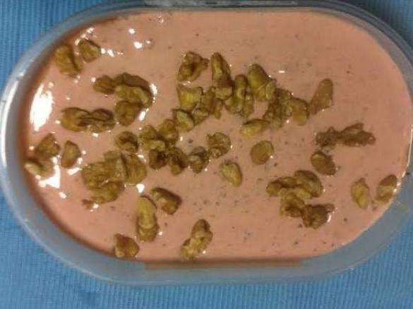 Gelado de Ameixa vermelha com nozes