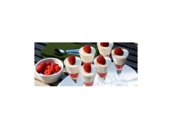 Panacota de iogurte e frutos