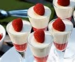 Panacota de iogurte e frutos