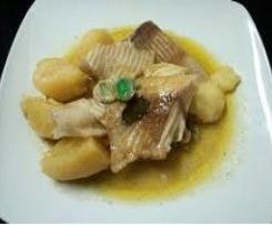 Caras de tamboril ao vapor com molho de azeite e limao