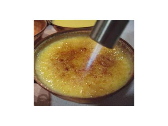 Creme burlé com alfazema e laranja na cataplana