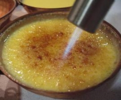 Creme burlé com alfazema e laranja na cataplana