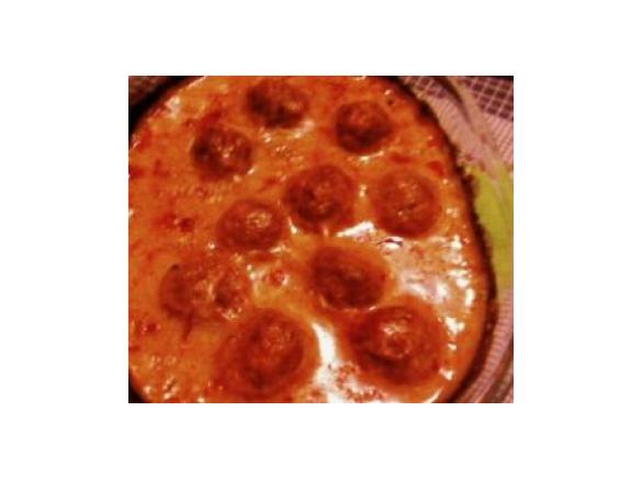 Almondegas com molho de tomate e bechamel