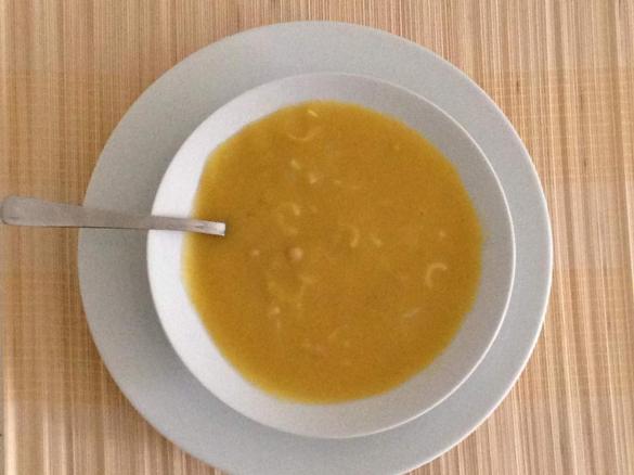 Sopa de feijão e couve branca