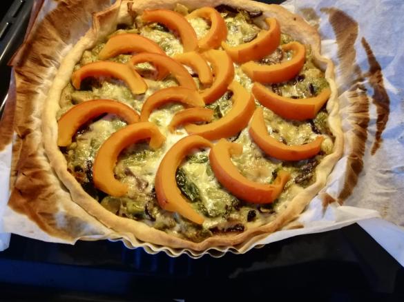 Tarte de abóbora hokkaido e couves de bruxelas