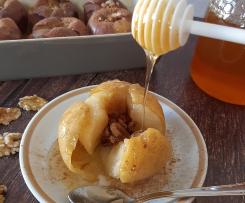 Maçã ao vapor com nozes e mel