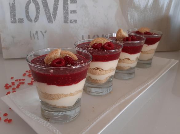 Tiramisú de framboesa com oreo