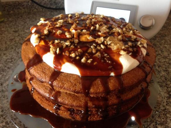 Bolo de maçã e caramelo.