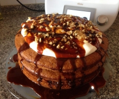 Bolo de maçã e caramelo.