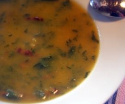 Sopa de abóbora com espinafres e bacon